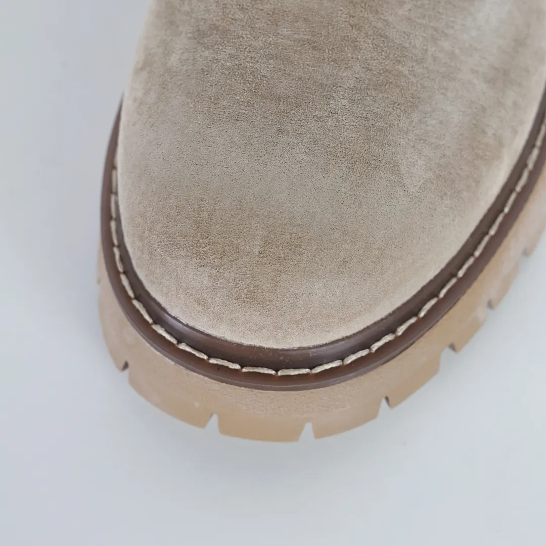The price tag is 💰620. The core recommendation is good price. Timberland outdoor high-top casual rhubarb boots series #Guangdong Dachang quality. Original box and original packaging. Fashionable and trendy matching. The fabric is made of Italian 🇮🇹 top-grade frosted fine-grained cowhide. It is paired with anti-odor and anti-corrosion genuine leather latex insoles. The outsole and hardware are all made from original factory raw materials. The same process as the original Goodyear, never open the glue. Good products do not kill pigs. Exclusive launch on the entire network. The quality is beyond doubt. The complete set of official website unified packaging gives you a perfect wearing experience. It is of high quality and durable. A must-have for sportsmen. Specially designed to treat those who are not handsome. High-quality and first-class foot feel. Specially designed for cold protection and outdoor use this winter. Casual matching for daily use. Size: 38 39 40 41 42 43 44 (leather shoe size)
